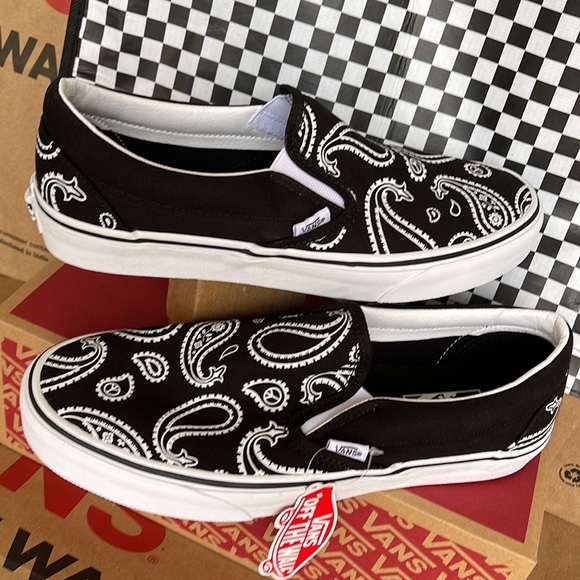 Vans Men’s Classic Slip On Peace Paisley Black/True White sneakers - Picture 11 of 16